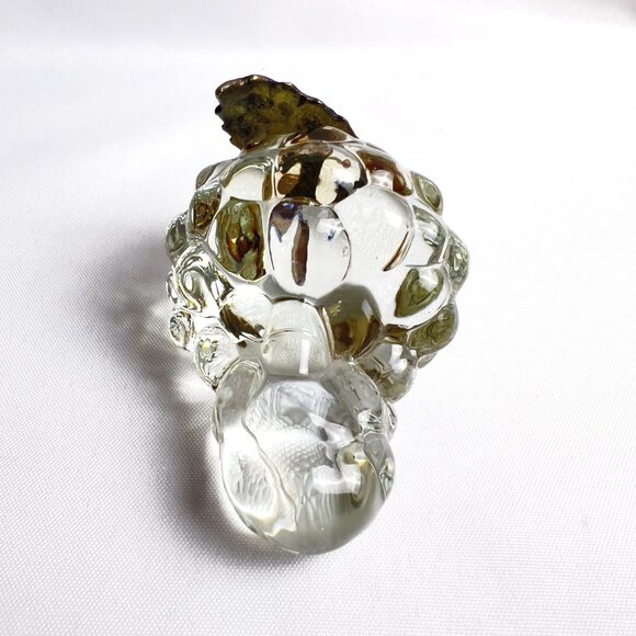 Clear Glass Grapes Sculpture Brass Leaf Mid-Century Modern Vintage Paperweight - Picture 3 of 10